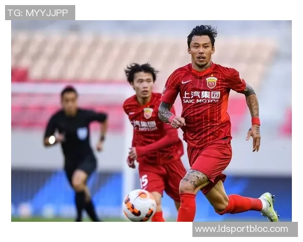 张琳芃门前惊险头球解围助海港化险为夷精彩瞬间回顾 张琳芃门前惊险头球解围助海港化险为夷精彩瞬间回顾