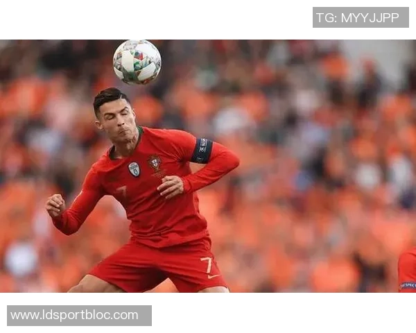 加利在热身时专注分析对手站位球迷欢呼未能分散他的注意力