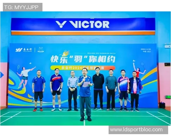 周定洋正式加盟深圳新鹏城完成与俱乐部签约仪式