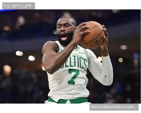 杰伦布朗赞怀特状态回暖表现出色让人欣喜不已