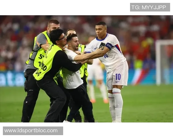 姆巴佩缺席FIFA投票引发关注德尚代为投票背后有何深意